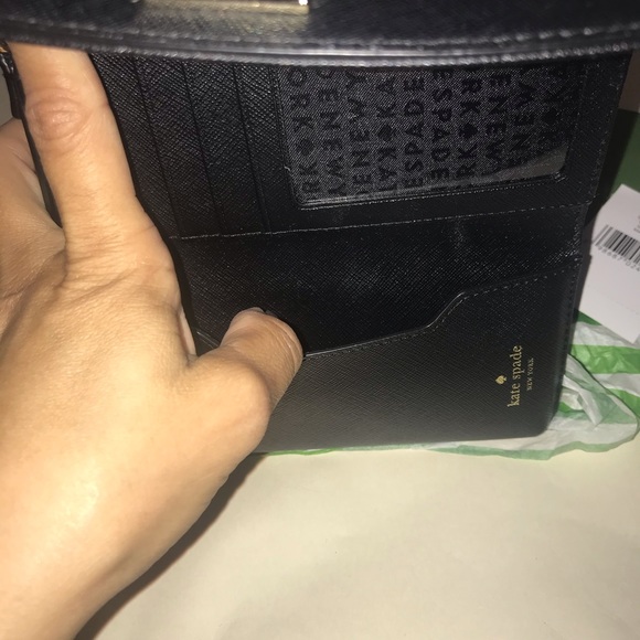 💯% Authentic Kate Spade Laurel Way Phone Wristlet - Picture 4 of 8